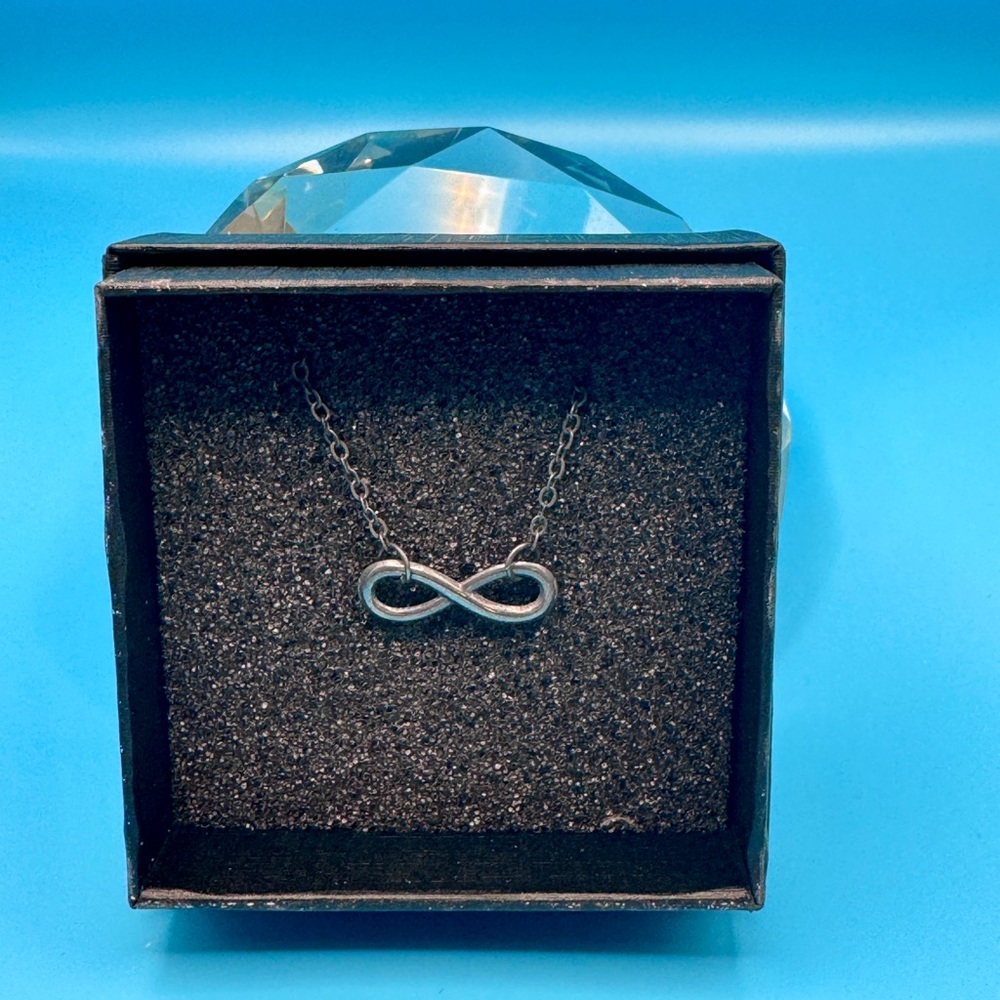 Elegant Infinity bracelet